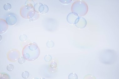 Kabarcıklar renkli arkaplan beyaz