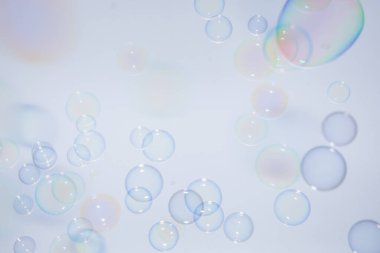 Kabarcıklar renkli arkaplan beyaz