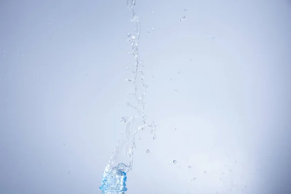 Water Spat Witte Achtergrond — Stockfoto