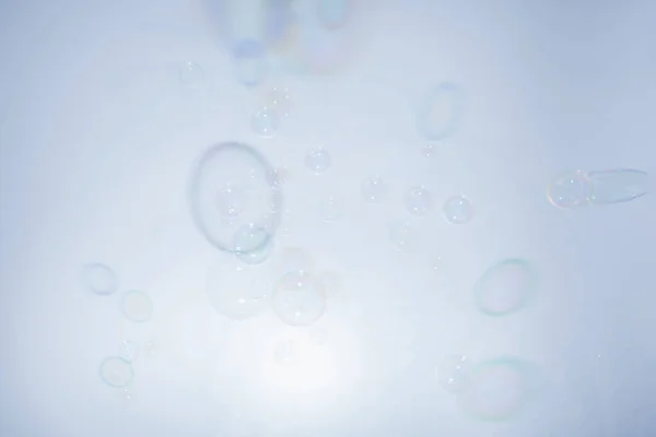 气泡色彩斑斓的背景白色 — 图库照片