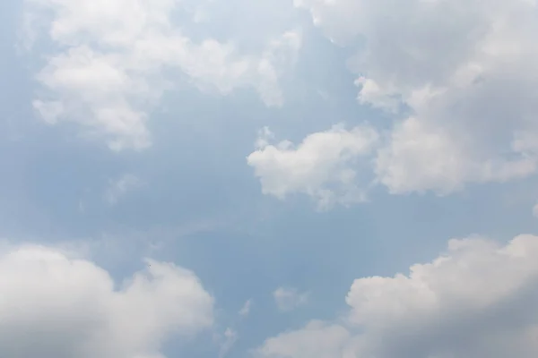 Gökyüzü Bulutların Arkaplanı — Stok fotoğraf