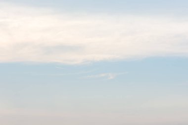 Bulutlu mavi gökyüzü