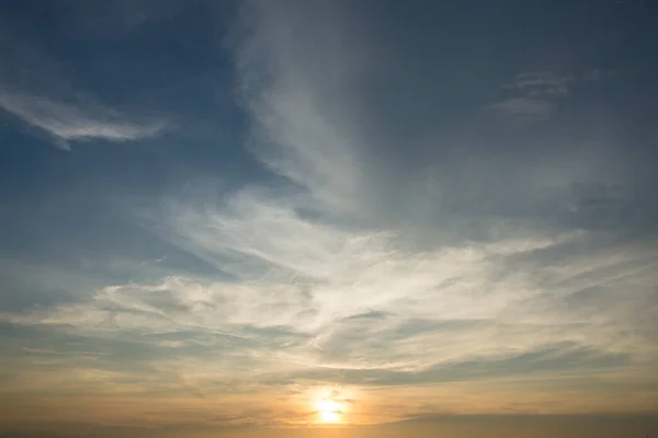 美丽的天空 阳光普照 — 图库照片