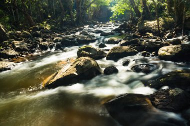 Pha Kluai Mai Şelalesi