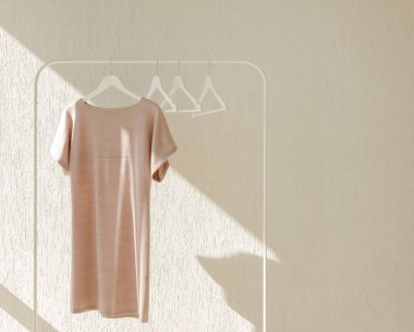 Askı raf Beyaz dizi. Seçici odak