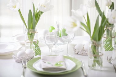 Dekor ve Tablo ayarı Beyaz Lale ile Paskalya tablosunun bir