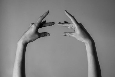 Dansçının elleriyle siluet dansı