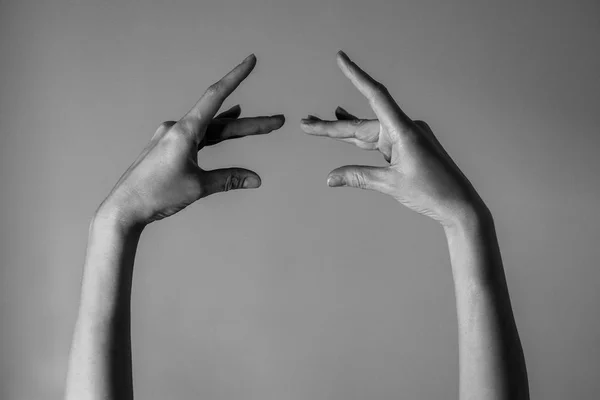 Dansçının elleriyle siluet dansı