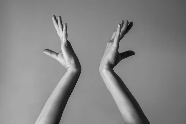 Dansçının elleriyle siluet dansı