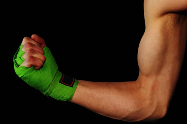 Mężczyzna Wyświetlono biceps z paskami boks — Zdjęcie stockowe