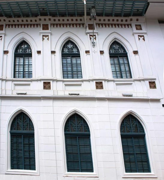 Вид на колоніальний будинок стилю Національного музею в Куенка — стокове фото