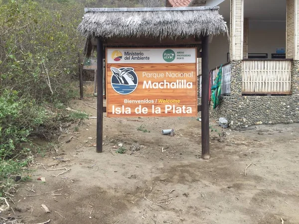 Puerto Lopez, Ekvador, 9-7-2019: Ulusal Park Isla de La Plata işareti