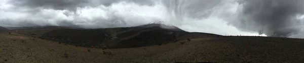 Sebuah panorama dari Chimborazo pada hari berawan dan badai — Stok Foto