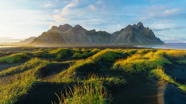 Ζωντανή Sunrise Βουνά Τοπίο Πανόραμα Vesturhorn Πρωί Καλοκαίρι Ισλανδία Βόρεια — Φωτογραφία Αρχείου