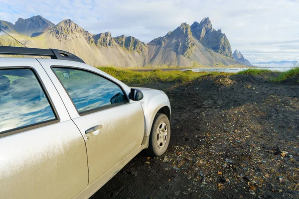 Dirty Silver Color Car Countryside Road Vesturhorn Mountain Summer Morning — Stock Photo, Image