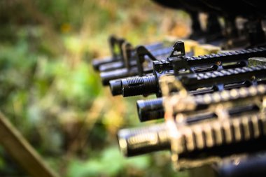 Paintball tüfek çizgi halinde düzenlenmiş. Paintball tüfek maçtan önce