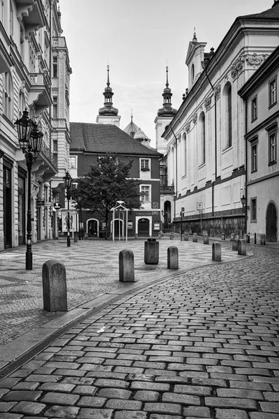 Πράγα Πρωτεύουσα Και Μεγαλύτερη Πόλη Της Τσεχίας Μυστηριώδη Δρομάκια Ιστορική — Φωτογραφία Αρχείου