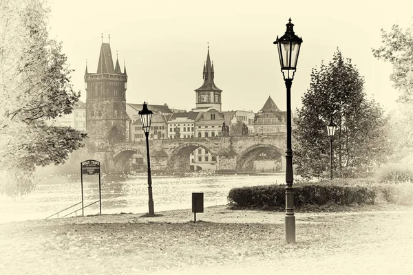 Puente Carlos Fotografiado Amanecer Famoso Puente Histórico Que Cruza Río —  Fotos de Stock