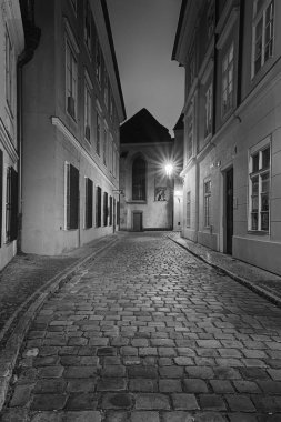 Prague, Çek Cumhuriyeti'nin başkenti ve en büyük. Gizemli sokakları, tarihi ilçe, sihirli bölümü, turizm. Avrupa'nın önemli turistik yerlerinden biri