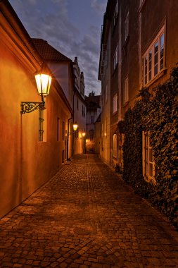 Prague, Çek Cumhuriyeti'nin başkenti ve en büyük. Gizemli sokakları, tarihi ilçe, sihirli bölümü, turizm. Avrupa'nın önemli turistik yerlerinden biri