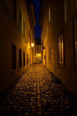 Prague, Çek Cumhuriyeti'nin başkenti ve en büyük. Gizemli sokakları, tarihi ilçe, sihirli bölümü, turizm. Avrupa'nın önemli turistik yerlerinden biri