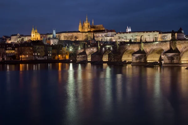 Karlsbron Historisk Bro Som Korsar Floden Vltava Prag Tjeckien Bygget — Stockfoto