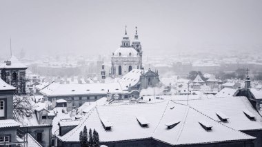 Prag Çek Cumhuriyeti, Avrupa Birliği ve Bohemya tarihsel başkenti 14 en büyük şehirde başkenti ve en büyük şehridir. Vltava Nehri üzerinde ülkenin batıda yer alan, şehrin yaklaşık 1,3 milyon ev peop idealdir