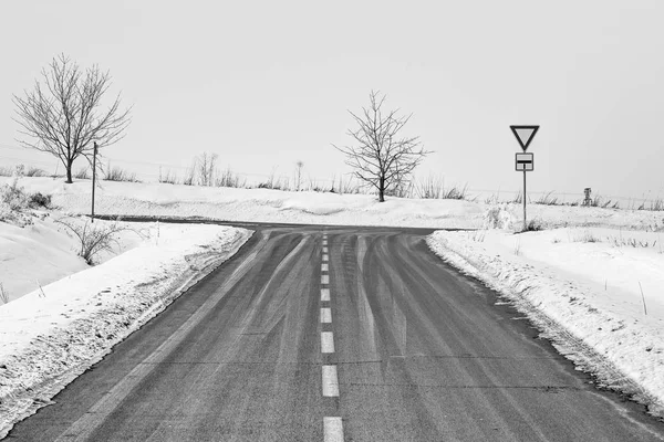 Cruce Invierno Bajo Nieve Nieve Heladas Paisaje Invernal — Foto de Stock