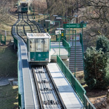 Petrin füniküler Çek başkenti Prag şehir füniküler bir tren var. Petrin tepeye ile Mal Strana bölgesine Linkler. 