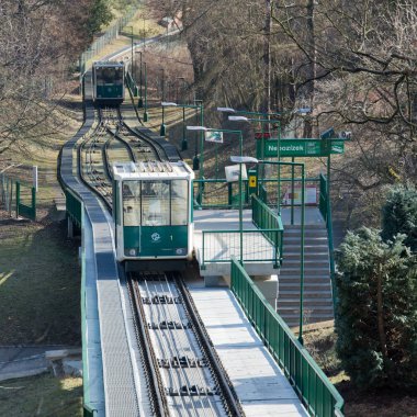 Petrin füniküler Çek başkenti Prag şehir füniküler bir tren var. Petrin tepeye ile Mal Strana bölgesine Linkler. 