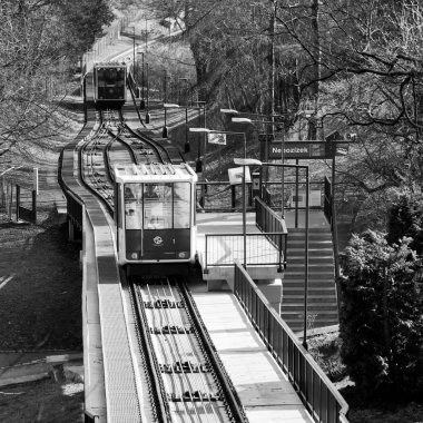 Petrin füniküler Çek başkenti Prag şehir füniküler bir tren var. Petrin tepeye ile Mal Strana bölgesine Linkler. 
