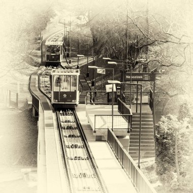 Petrin füniküler Çek başkenti Prag şehir füniküler bir tren var. Petrin tepeye ile Mal Strana bölgesine Linkler. 