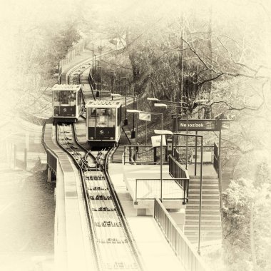 Petrin füniküler Çek başkenti Prag şehir füniküler bir tren var. Petrin tepeye ile Mal Strana bölgesine Linkler. 