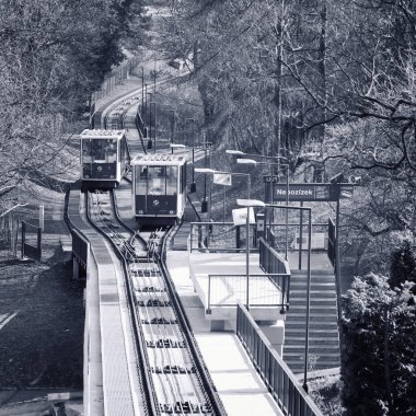 Petrin füniküler Çek başkenti Prag şehir füniküler bir tren var. Petrin tepeye ile Mal Strana bölgesine Linkler. 