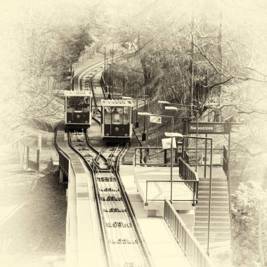 Petrin füniküler Çek başkenti Prag şehir füniküler bir tren var. Petrin tepeye ile Mal Strana bölgesine Linkler. 