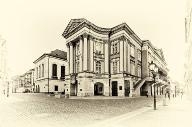 Estates Tiyatrosu veya Stavovske divadlo tarihi tiyatro Prag, Çek Cumhuriyeti için var. Estates Tiyatrosu Ulusal Tiyatro 1948 yılında ilhak ve şu anda üç sanat topluluğu, opera, bale ve performans drama üzerinde çizer 