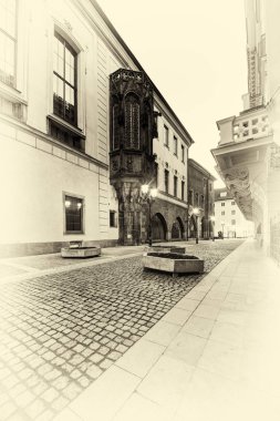 Karolinum kent Prag'ın tarihi kent içinde yer alan binalar kompleksi var. Karolinum, Charles Üniversitesi koltuğunda Orta Avrupa'da bulunan en eski öğrenci yurtları biridir. Yurt İmparator Charles IV sonra seçildi. Karol