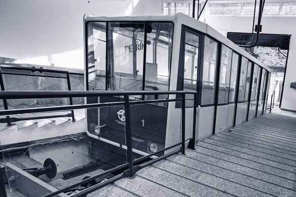 Petrin Funicular Kolej Linowo Czeskiej Stolicy Pragi Linki Wzgórzu Petrin — Zdjęcie stockowe