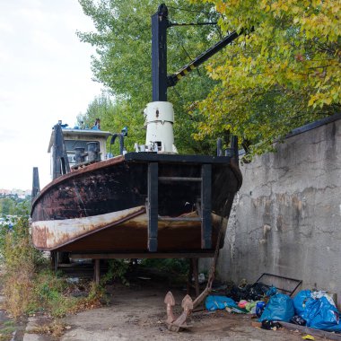Holesovicky bağlantı noktası Prag tek bağlantı noktası olarak demiryolu taşımacılığı demiryolu ve karayolu ile birbirine bağlı. Önemli bir teknik anıtıdır. Tüm liman yapay kazılmıştır. 1990'larda, servisi ve 2005 th nakliye liman kesildiği tarih