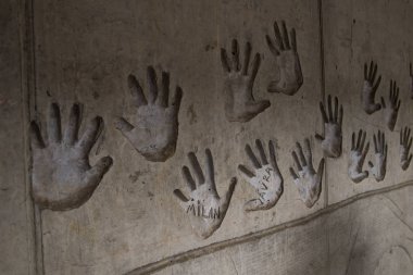 DRN ofisleri, restoranlar, mağazalar ve galeriler hizmet veren Narodni ve yeni şehir Prag 1, Mikulandska Street, Bina bir Polifonksiyonel köşesidir. 2012 ve 2017 arasında inşa edilmiş ve kendi inşaat 1.5 milyar kron maliyet. İçine