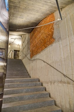 DRN ofisleri, restoranlar, mağazalar ve galeriler hizmet veren Narodni ve yeni şehir Prag 1, Mikulandska Street, Bina bir Polifonksiyonel köşesidir. 2012 ve 2017 arasında inşa edilmiş ve kendi inşaat 1.5 milyar kron maliyet. İçine