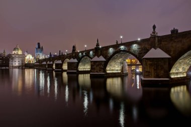 Charles Köprüsü, Çek Cumhuriyeti 'nin Prag kentinde Vltava Nehri' ni geçen tarihi bir köprüdür. Yapımı 1357 yılında Kral IV. Charles nezaretinde başladı ve 15. yüzyılın başında sona erdi. Köprü eski Judith 'in yerini aldı
