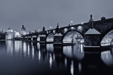 Charles Köprüsü, Çek Cumhuriyeti 'nin Prag kentinde Vltava Nehri' ni geçen tarihi bir köprüdür. Yapımı 1357 yılında Kral IV. Charles nezaretinde başladı ve 15. yüzyılın başında sona erdi. Köprü eski Judith 'in yerini aldı