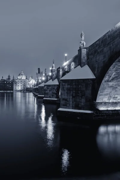 Charles Bridge Uma Ponte Histórica Que Atravessa Rio Vltava Praga — Fotografia de Stock