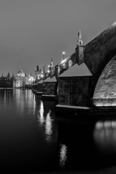 Puente Carlos Puente Histórico Que Cruza Río Moldava Praga República —  Fotos de Stock