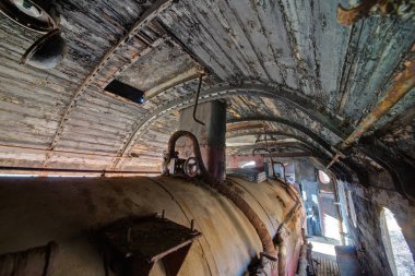 Urbex Henschel vapur. Tren demiryolu üzerinde temizlik kar için. Ve park edilmiş, terk edilmiş bir istasyon.