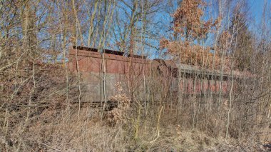 Urbex Henschel vapur. Tren demiryolu üzerinde temizlik kar için. Ve park edilmiş, terk edilmiş bir istasyon.