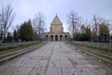 Vinohrady kilise ya da Aziz Vaclav Şapeli, 1897 Neo-Gotik tarzda inşa edilmiş bir tek-NEF mezarlık Kilisesi var. Prague 10 Vinohrady'nın mezarlıkta üzerinde yer almaktadır.