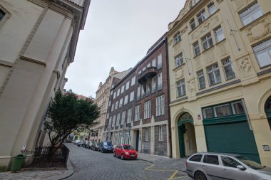 Stence'nın evi Salvator Street Prag 1 1909 ve 1911 mimar Otakar Novotny tasarımına göre arasında inşa bir Art Nouveau burada. En iyi sanatçı ve diğer önemli kişilikleri zaman Stenc'ın evinde buluşacaktık. E