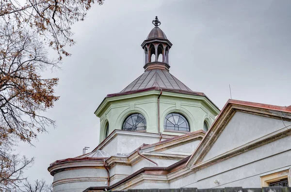 Ein Saal Mit Einer Kapazität Für Trauergäste Von Denen Mit — Stockfoto